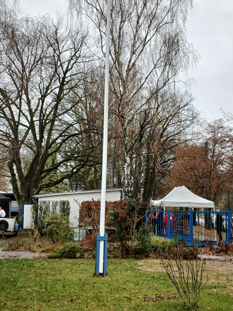 Neuer Fahnenmast vom RV Empor